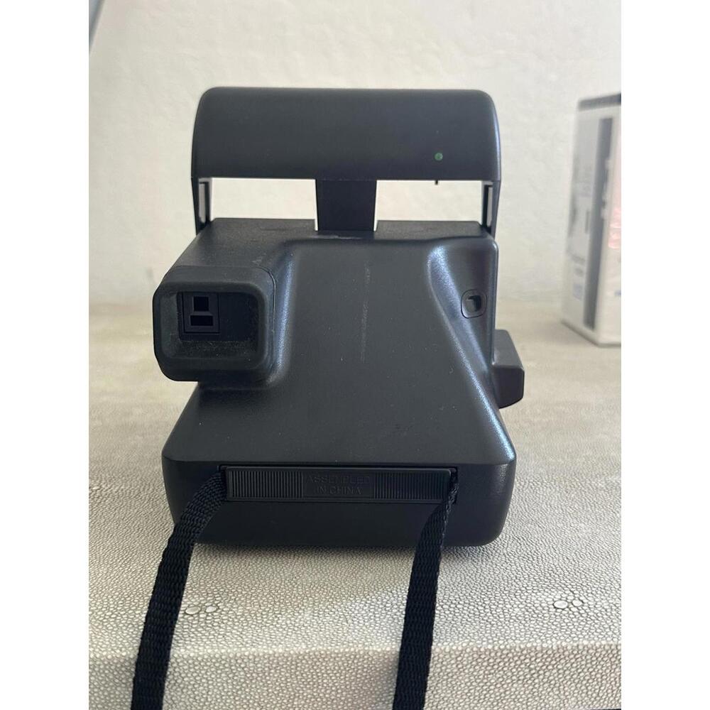 Polaroid One Step 600 Film Instant Camera w Flash Untested w/Strap Vintage - Picture 3 of 9